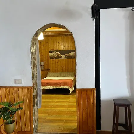 Rustic And Homely With A Canarian Style Bbq Oven 펜션